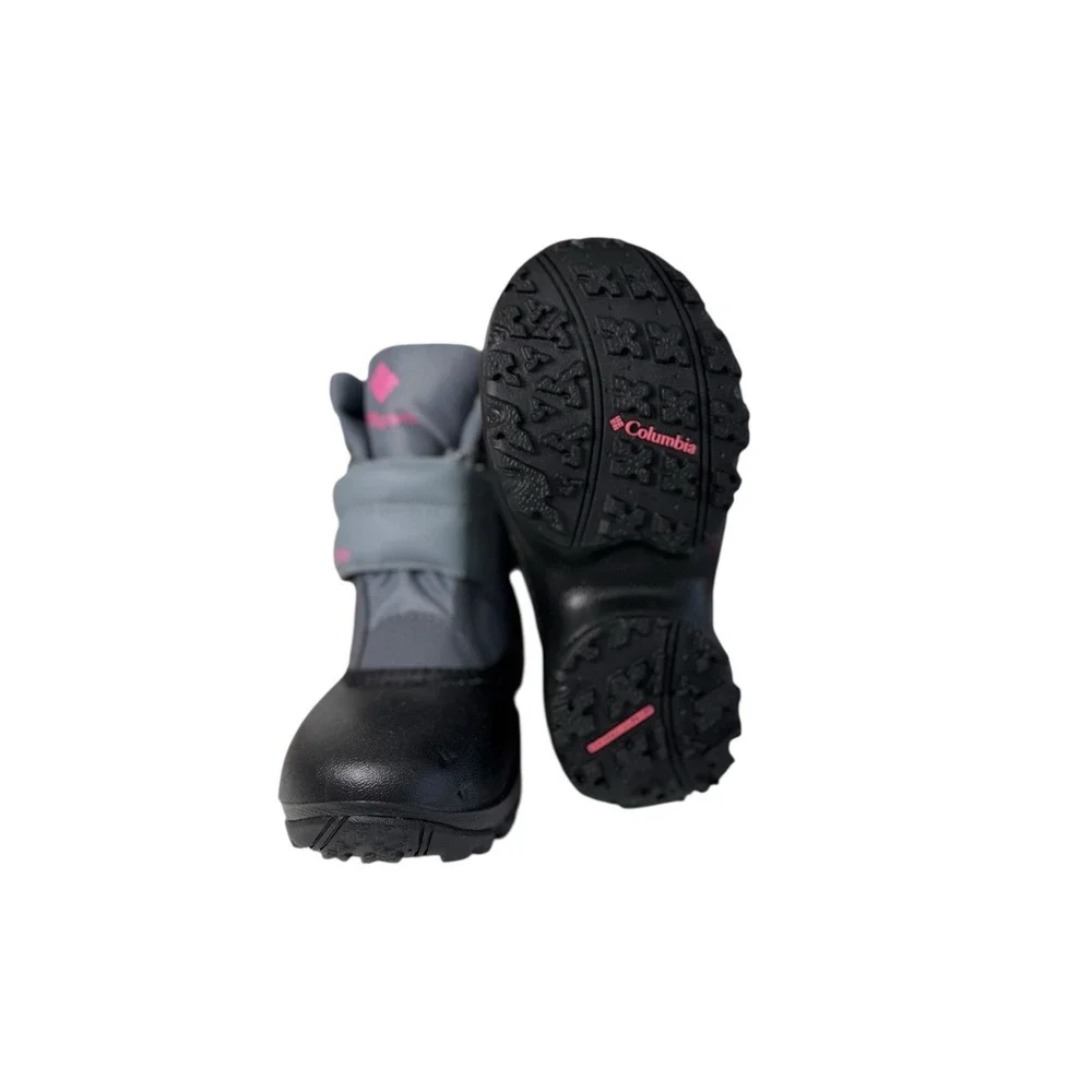 Columbia‎ Rope Tow Kruser children's snow boots gray with pink accents. Size 1Y